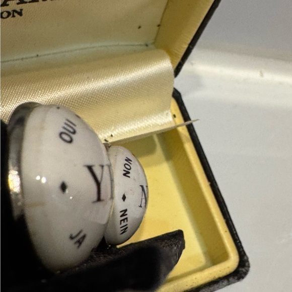 Vintage Enamel, Metal Cufflinks, "YES / NO" Duchamp London Designer Novelty - Picture 4 of 7